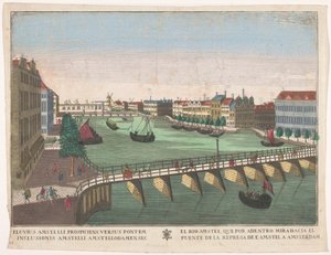 Udsigt over Binnen-Amstel mellem Blauwbrug og Hogesluis i Amsterdam El rio Amstel, que por adentro mirahacia el puente de la represa de l