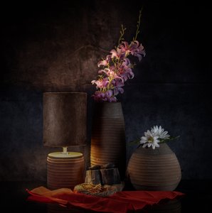 Stemningsfuldt blomsterstilleben af larryliu