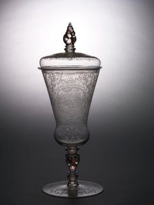 Dækket bæger, ca. 1715 (glas) af school Bohemian