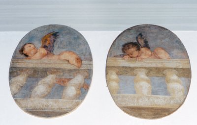 To vingede putti klatrer over en balustrade, rundstykker fra sakristiet (fresco) af Veronese