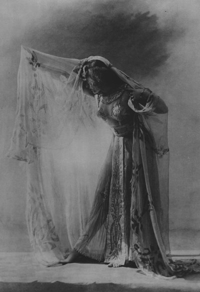 Colette, da hun optrådte i Vaudeville (s/h-billede) af (after) French Photographer