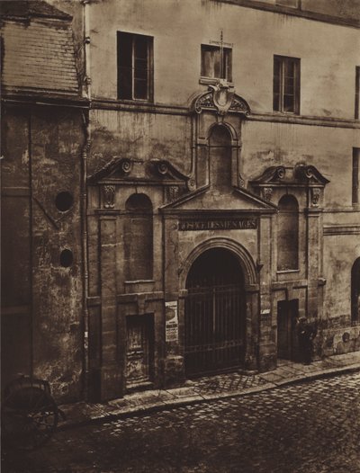 Indgang til Hospice des Menages rue de Sevres i 1868 (s/h foto) af (after) French Photographer