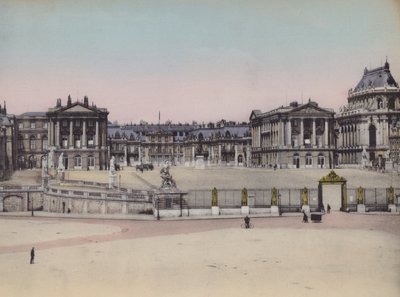 Facade du Chateau, foran slottet (farvet foto) af (after) French Photographer