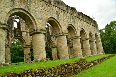 Buildwas Abbey, et middelalderligt cistercienserkloster i Shropshire, England. af Albert Mansour
