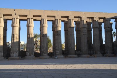 Luxor-templet, oldegyptisk arkitektur i Luxor af Albert Mansour