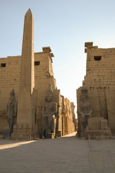 Luxor-templet, oldegyptisk arkitektur i Luxor af Albert Mansour