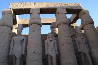 Luxor-templet, oldegyptisk arkitektur i Luxor af Albert Mansour
