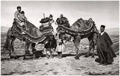 Pilgrimme med deres kameler på vej til Karbala, Irak, 1925 af A. Kerim