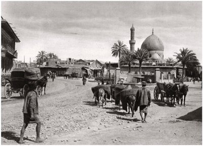 Udsigt over en gade fra Nordporten, Bagdad, Irak, 1925. af A. Kerim