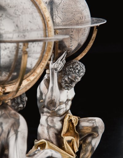 To enestående jord- og himmelkloder, støttet af Hercules og Atlas, Augsburg af Abraham Drentwett