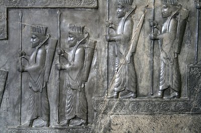 Vægudskæring, der forestiller den kongelige garde, Tachara, Persepolis, ca. 6.-5. århundrede f.Kr. (grå sten) af Achaemenid
