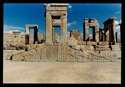 Vestfacade af Tachara (Darius privat palads), bygget ca. 485 f.Kr. og trappen tilføjet af Artaxerxes III i ca. 360-50 f.Kr. af Achaemenid