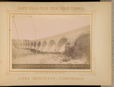 Viadukt i 14 buer på 8,00 meter over Fascoluccio-slugten ved kilometer 75 + 467 af Achille Mauri