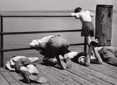 Busy With Fishing, Italien, ca. 1950-60 (gelatine-sølvtryk) af Achille Villani