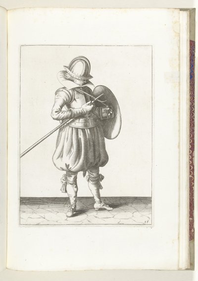 Skjold- og spidsøvelsen: Soldaten holder spids og skjold tæt på kroppen (nr. 15), 1618 Nassausche Wapen-Handelinge, van Schilt, Spies, Rappier and the Targe: beyde figuerlick afbildet, og indrammet efter den nye orden [af] (...) Maurit af Adam van Breen