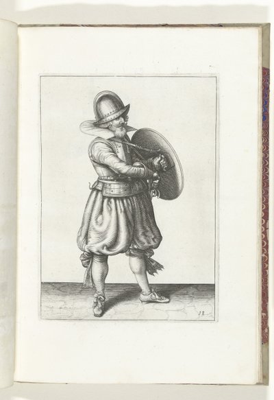 Skjold- og piggeøvelsen: Soldaten tegner sin griber bag sit skjold (nr. 18), 1618 Nassausche Wapen-Handelinge, van Schilt, Spies, Rappier and the Targe: beyde figuerlick afbildet, og det indrammede efter den nye orden [af] (...) Maurits v. af Adam van Breen