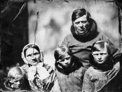 Dansk embedsmand (Hans Elberg) og familie af Admiral Edward Augustus Inglefield