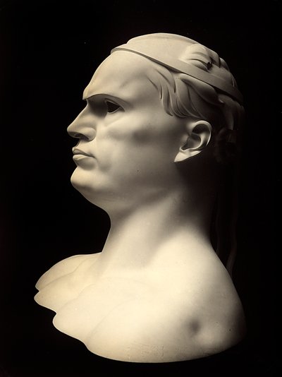 Buste, der viser portrættet af Benito Mussolini, værk af Adolfo Wildt (s/h foto) af Adolfo Wildt