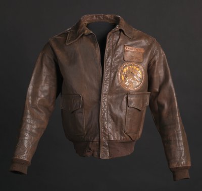 Tuskegee Airman flyvejakke båret af oberstløjtnant Woodrow W. Crockett, 1942. af Aero Leather Clothing Co.