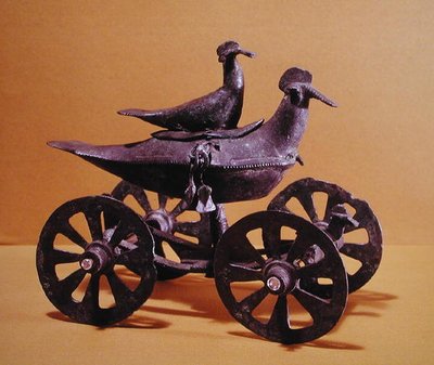 Votivvogn i form af to fugle, fra Glasinac nær Sarajevo (bronze) af Iron Age