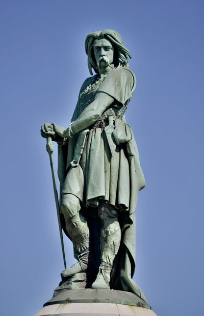 Kolossal statue af Vercingetorix (72-46 f.Kr.), gallisk leder - Skulptur af Millet Aime (1819-1891) 6,60 m høj erige i 1865 på den vestlige del af Mont Auxois (base 7 m høj af Viollet Le Duc) Alise Sainte Reine 1865 af Aime Millet