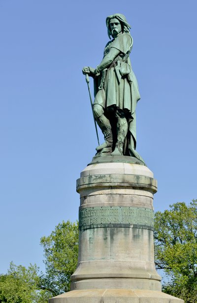 Kolossal statue af Vercingetorix (72-46 f.Kr.), gallisk leder - Skulptur af Millet Aime (1819-1891) 6,60 m høj erige i 1865 på den vestlige del af Mont Auxois (base 7 m høj af Viollet Le Duc) Alise Sainte Reine 1865 af Aime Millet