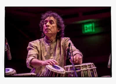 Zakir Hussain i Schermerhorn Symphony Center, Nashville, 2018 (foto) af Alan Messer