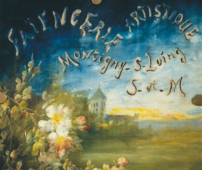 Reklametavle dekoreret med rosenbuske, af Albert Boue og Georges Delvaux, ca. 1900, keramik af Albert Boue
