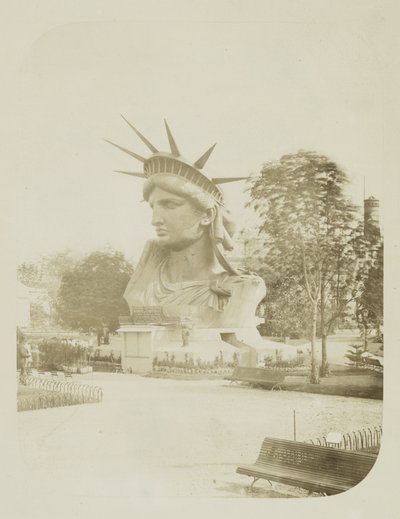 Leder af Frihedsgudinden udstillet i en park i Paris, 1883 af Albert Fernique