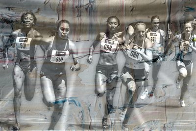 løber til mål, 2019, (collage) af Alex Caminker