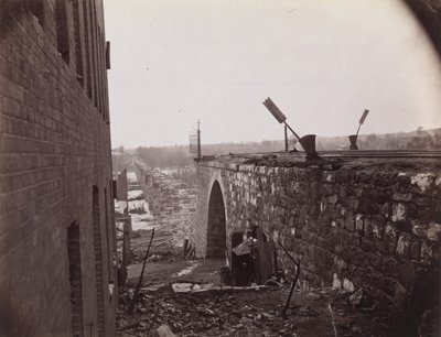 Ruinerne af Richmond & Petersburg Railroad Bridge, Richmond, Virginia, ca. 1865. af Alexander Gardner