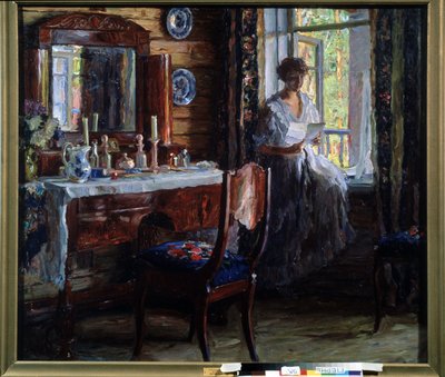Indre. Portræt af en smuk ung kvinde, der sidder i vindueskarmen, læser et brev smilende, nær hendes toiletbord, med hendes pleje- og skønhedsprodukter, stearinlys og en buket blomster. Maleri af Alexander Vikto af Alexander Viktorovich Moravov