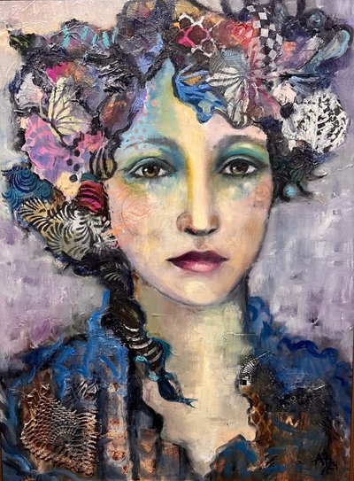 Kvinde i tekstureret kunst af Alexandra Higgins