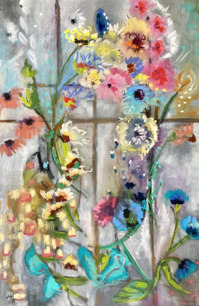 Farvestrålende blomster i vinduet af Alexandra Higgins