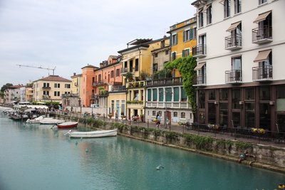 Peschiera del Garda Klein Venedig af Alexandra Joseph