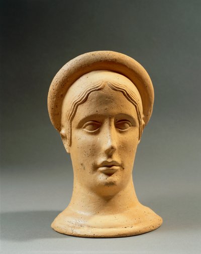 Nærbillede af et bronzevotiv feminint hoved med kasket, kursiv civilisation, 4.-3. århundrede f.v.t. af Nicolas Toussaint Charlet