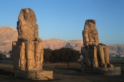 Egypten, oldtidens Theben, statuer af Amenhotep III Colossi af Memnon af Nicolas Toussaint Charlet