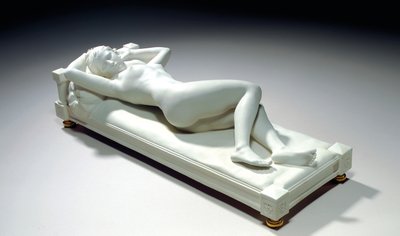 Sevres kiksefigur af en liggende nøgen, 