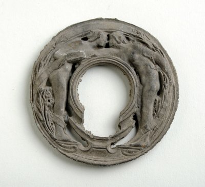Maquette til et vedhæng med en Arabesque Escutcheon (bronseret gips) af Alfred Gilbert
