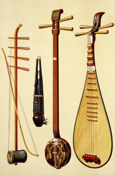 En huqin og bue, en sheng, en sanxian og en pipa, kinesiske instrumenter fra 