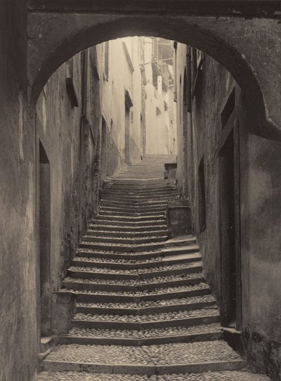 En gade i Bellagio af Alfred Stieglitz