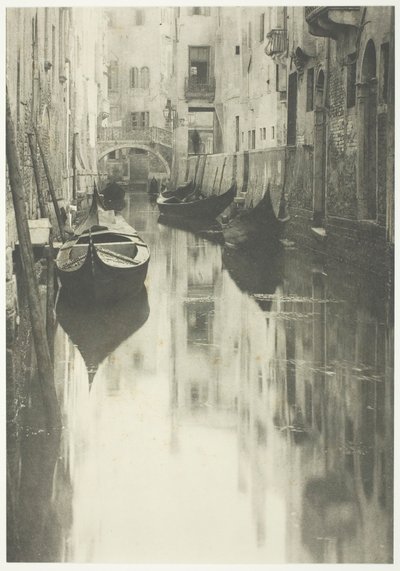 En venetiansk kanal, 1894, trykt 1897. af Alfred Stieglitz
