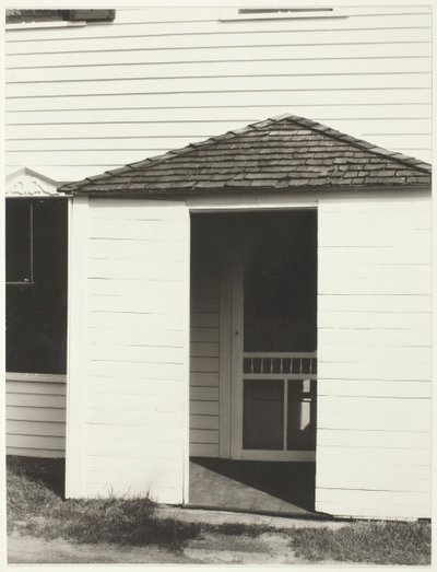 Dør til køkken, Lake George, 1934. af Alfred Stieglitz