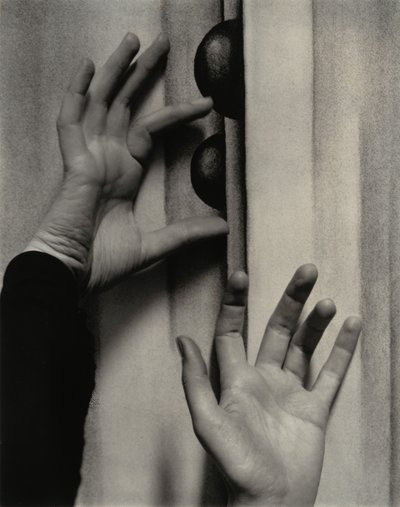 Georgia O’Keeffe – Hænder af Alfred Stieglitz