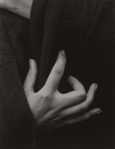 Georgia O’Keeffe – Hænder af Alfred Stieglitz