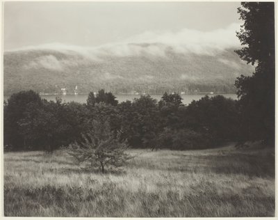Lake George fra bakken af Alfred Stieglitz