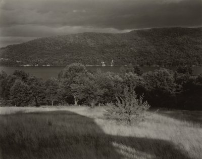 Lake George set fra bakken af Alfred Stieglitz