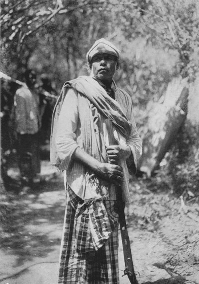En Ceylon Shikari eller Hunter, c1890, 1910 af Alfred William Amandus Plate