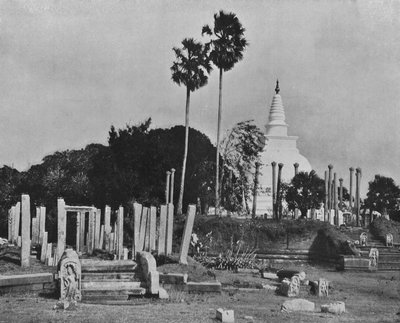 De ødelagte byer i Anuradhapura. Thuparama Dagoba, c1890, 1910 af Alfred William Amandus Plate