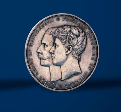 Medalje til minde om brylluppet mellem prinsesse Beatrice og prins Henrik af Battenberg, 1885 (sølv) (forsiden af 419675) af Alfred and Wyon, Joseph Shephard Wyon